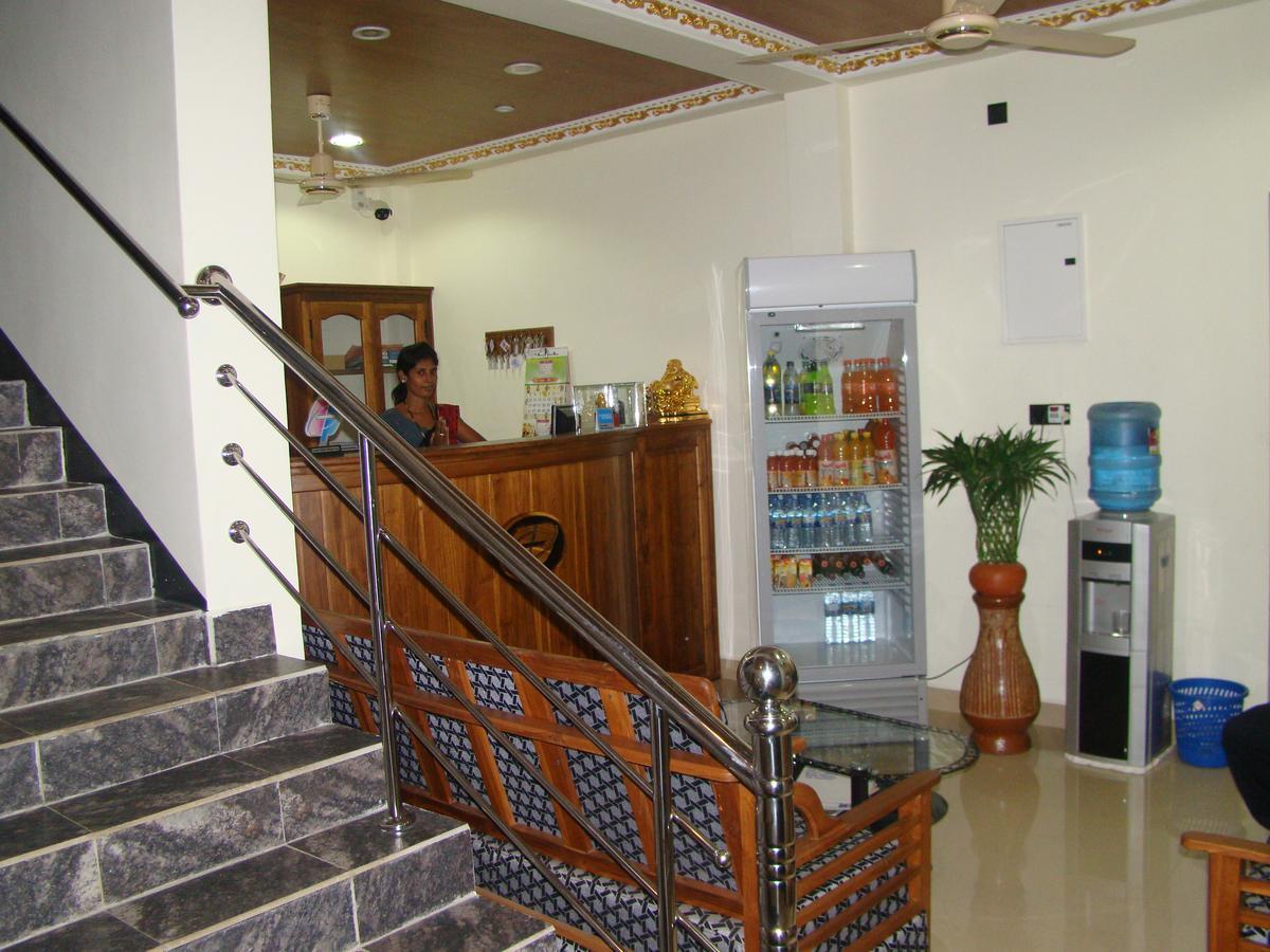 Luxury Everest Hotel Triquinimale Exterior foto